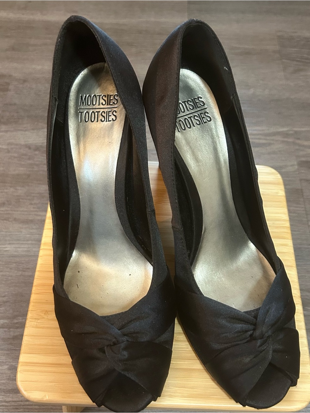Mootsies Tootsies Black Knotted Peep-Toe Pumps 9.5